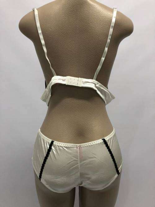 Size 32B white bra and panty set clearance price