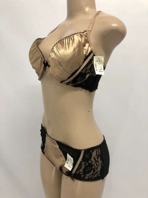 Size 40DD brown bra & panty set