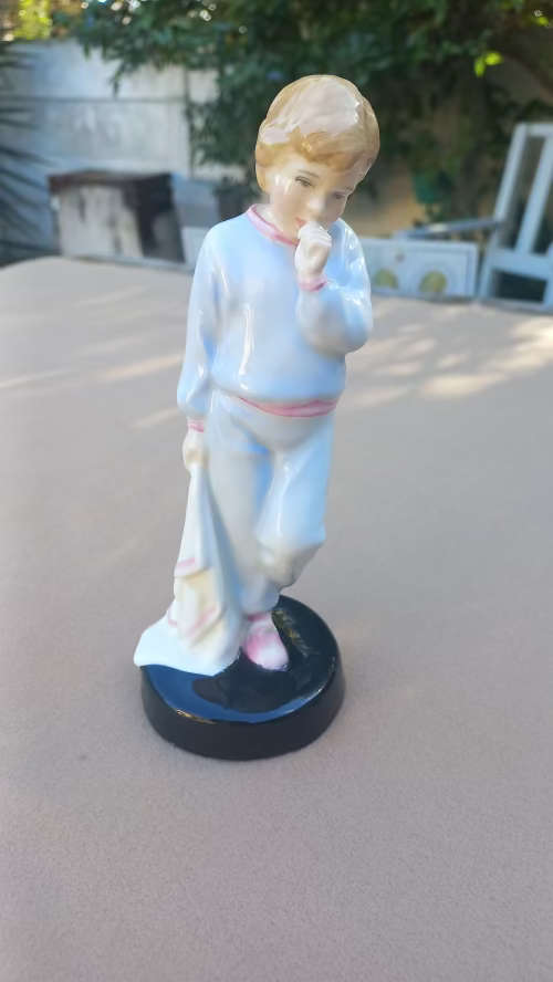 Royal Doulton `Sleepy Darling` figurine (see description)