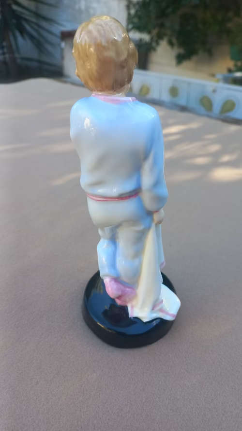 Royal Doulton `Sleepy Darling` figurine (see description)