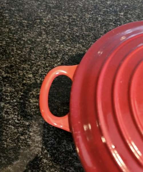 Le Creuset Signature 2.4L Round Casserole Pot