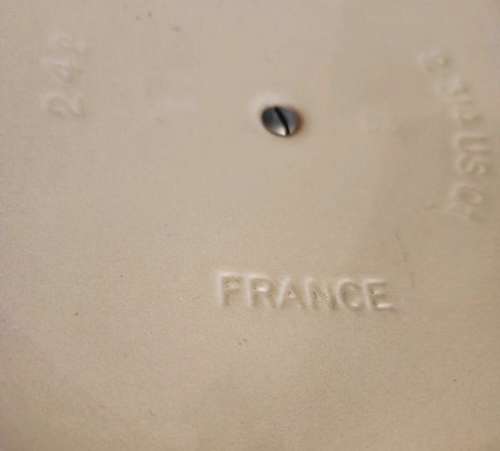 Le Creuset Signature 2.4L Round Casserole Pot