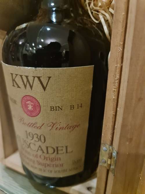 Rare 1930 KWV Muscadel in wooden box