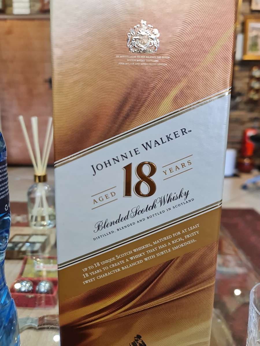 Johnnie Walker - The Pursuit of the Ultimate 18 Years Blend Whisky
