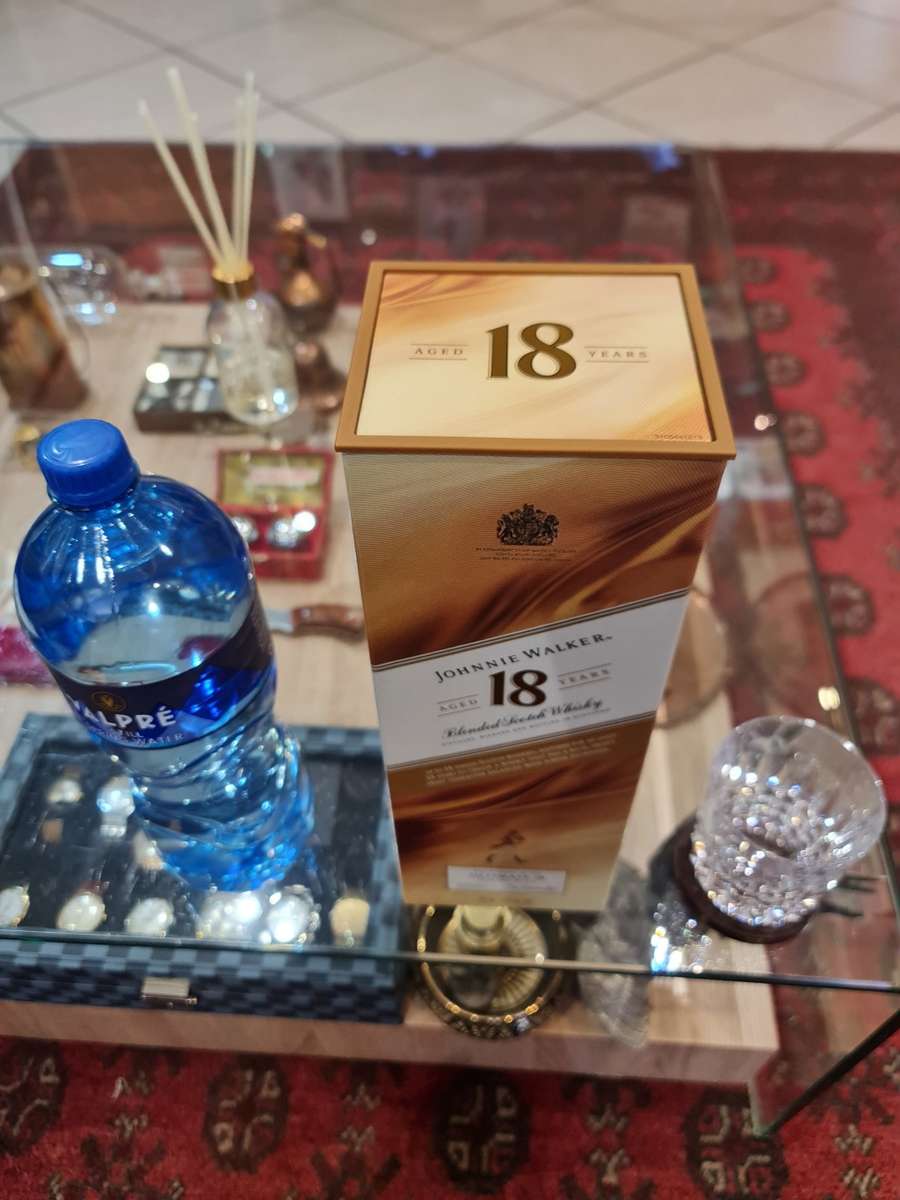 Johnnie Walker - The Pursuit of the Ultimate 18 Years Blend Whisky