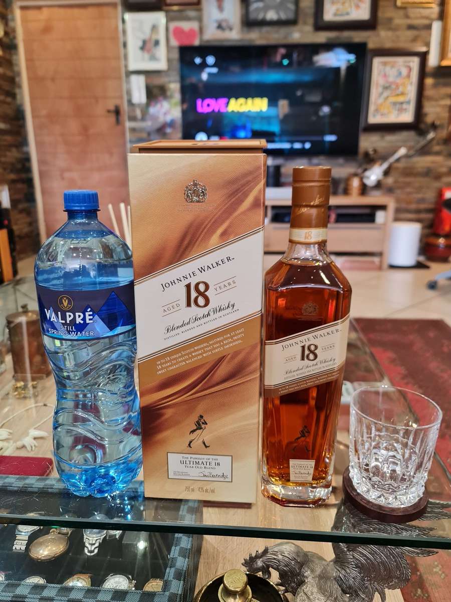 Johnnie Walker - The Pursuit of the Ultimate 18 Years Blend Whisky