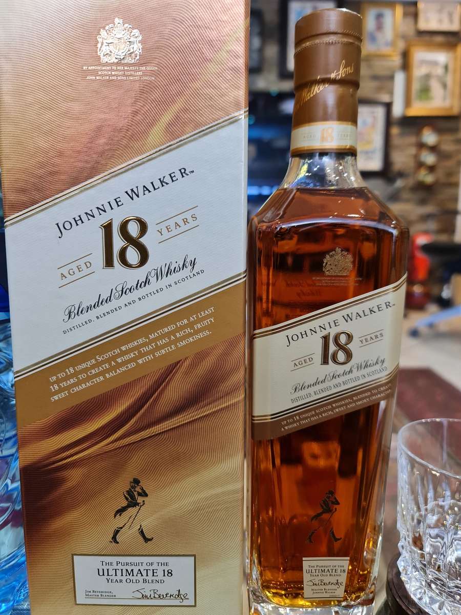 Johnnie Walker - The Pursuit of the Ultimate 18 Years Blend Whisky