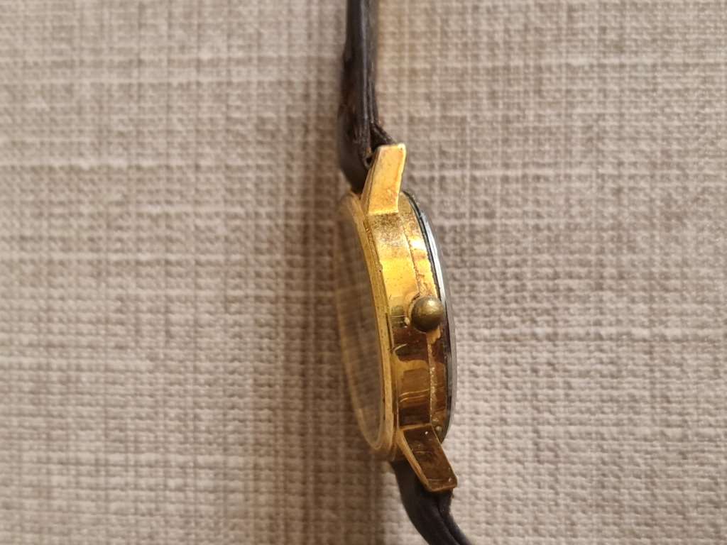 Sharp Quartz Men`s Vintage Watch