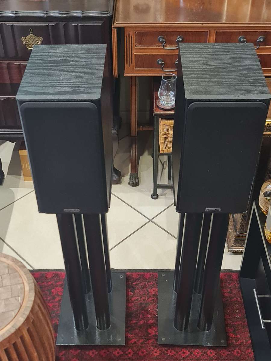 Monitor Audio Bronze 2 Bookshelf Speakers and Stands