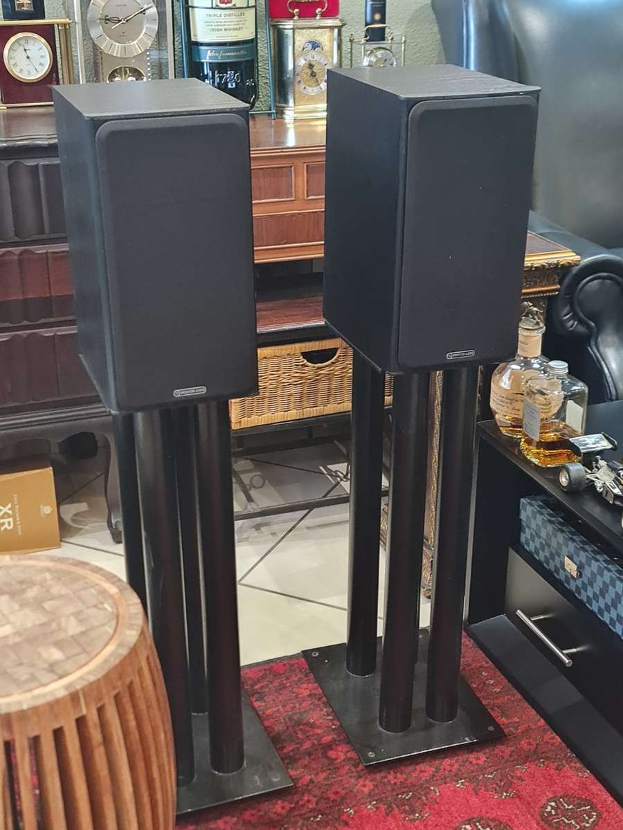 Monitor Audio Bronze 2 Bookshelf Speakers and Stands