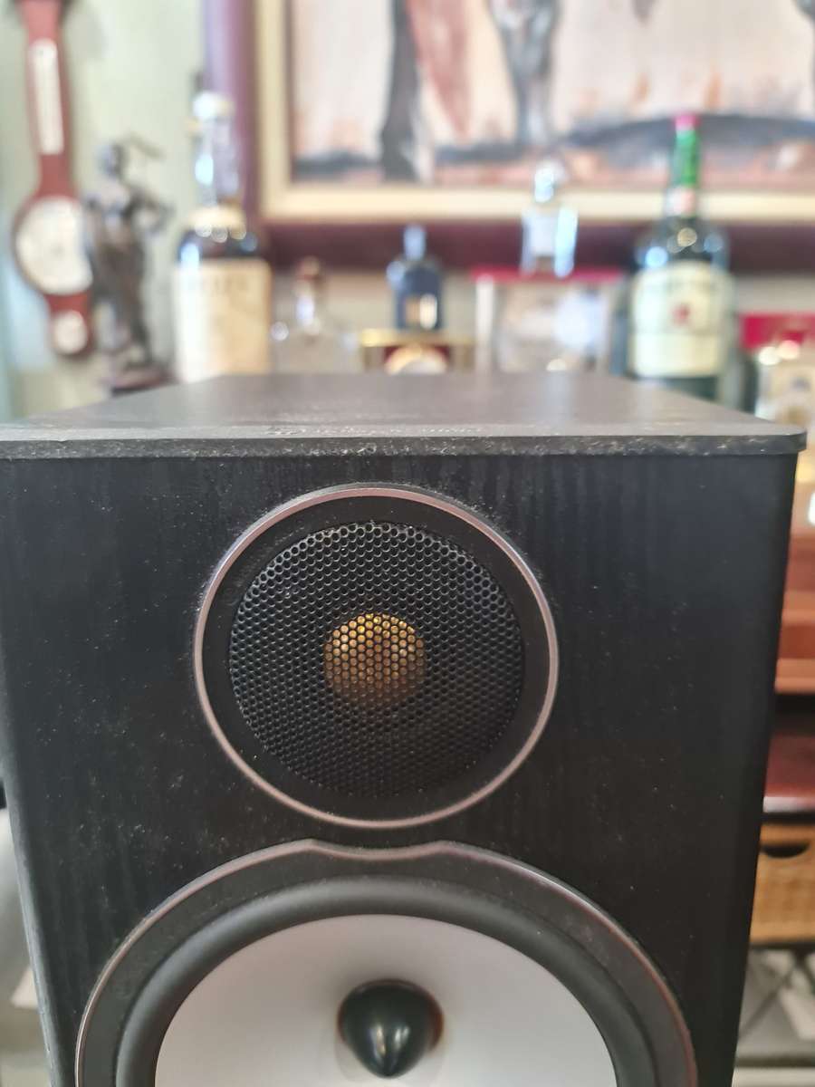 Monitor Audio Bronze 2 Bookshelf Speakers and Stands