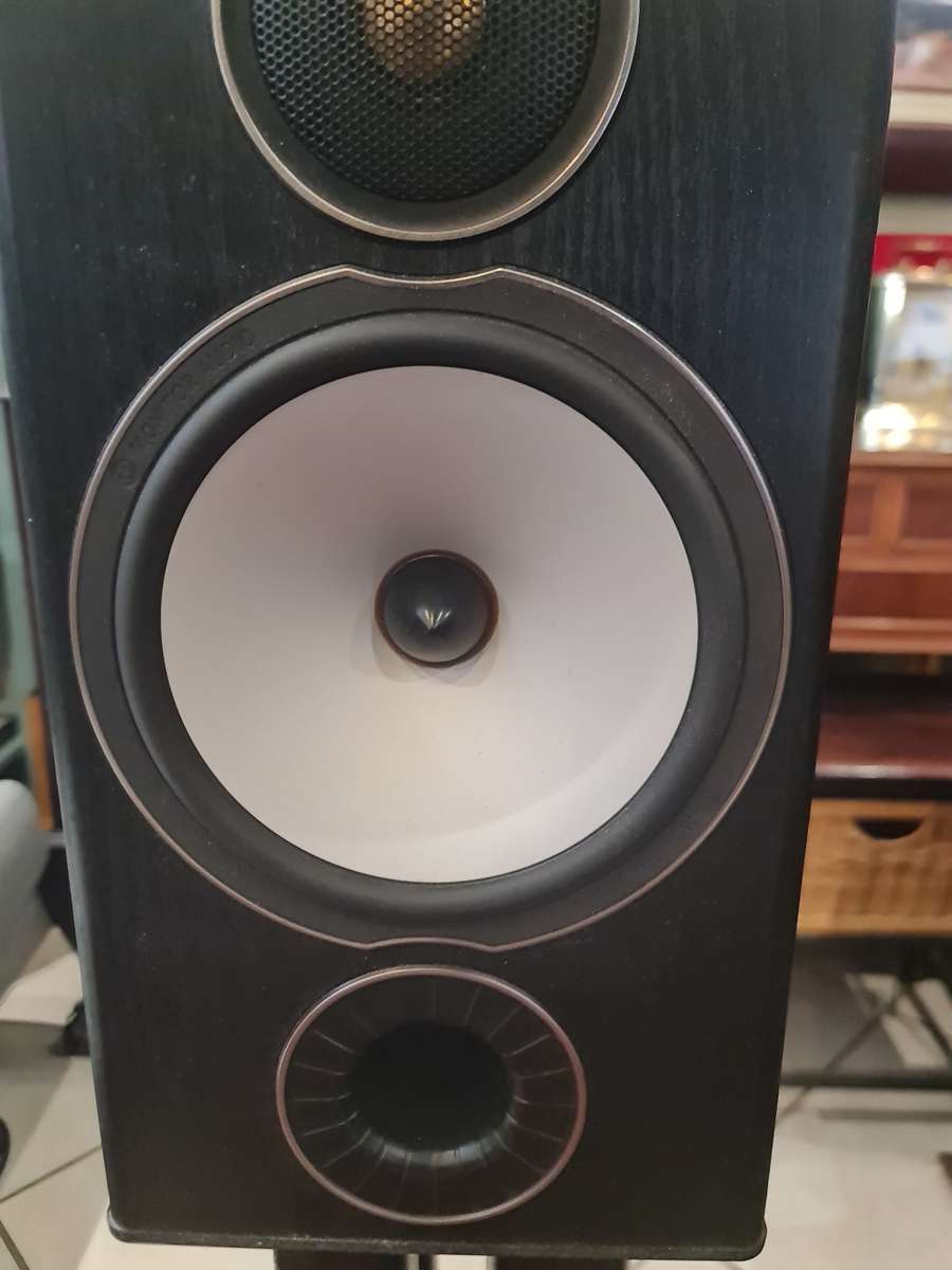 Monitor Audio Bronze 2 Bookshelf Speakers and Stands