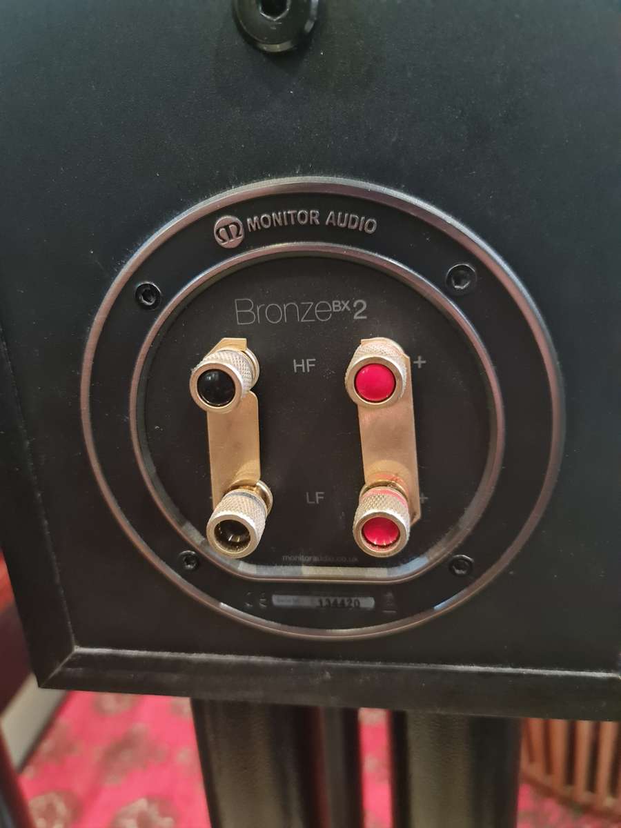 Monitor Audio Bronze 2 Bookshelf Speakers and Stands