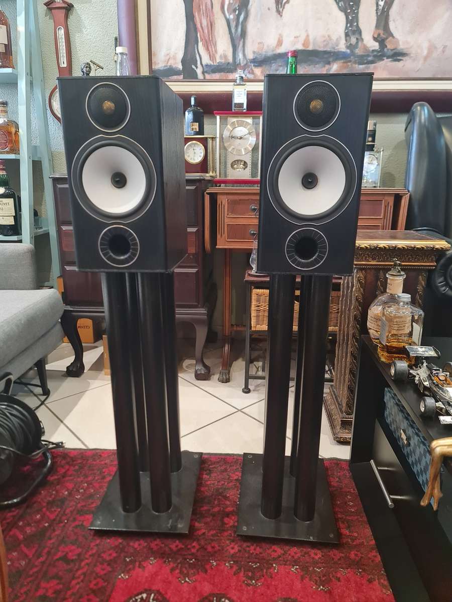 Monitor Audio Bronze 2 Bookshelf Speakers and Stands