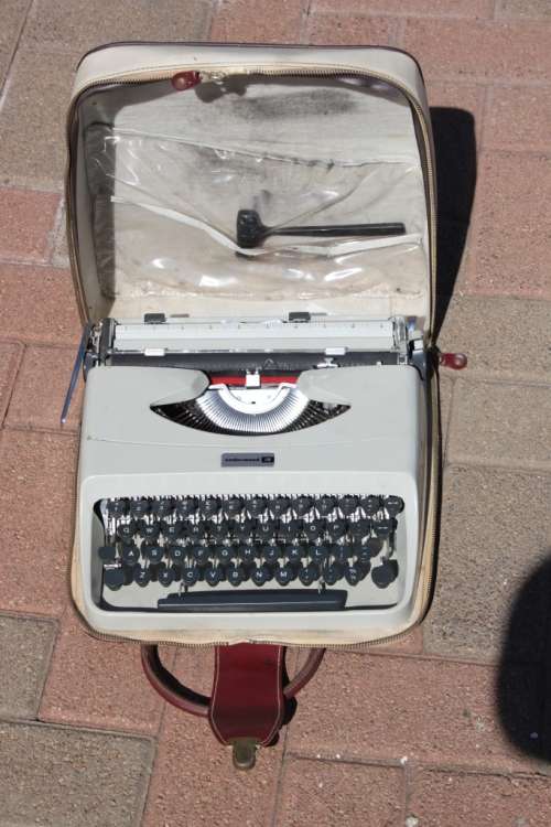 UNDERWOOD Typewriter + case
