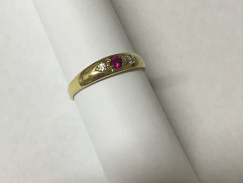 ***BARGAIN*** 9ct SOLID YELLOW LADIES GOLD RING SIZE 9 (FREE SHIPPING)