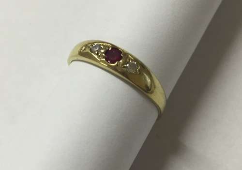 ***BARGAIN*** 9ct SOLID YELLOW LADIES GOLD RING SIZE 9 (FREE SHIPPING)