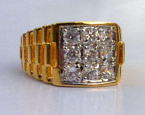 ONE EXTREMELY BEAUTIFUL MENS RING - SIZE 9 - IN CLEAR CRYSTAL STYLE RING BOX