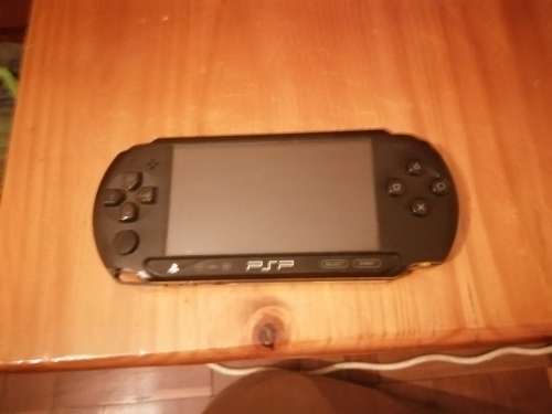 PSP gaming console E-1008 with 30+ games and 8GB memory card