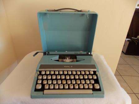 ROYAL 200 TYPEWRITER