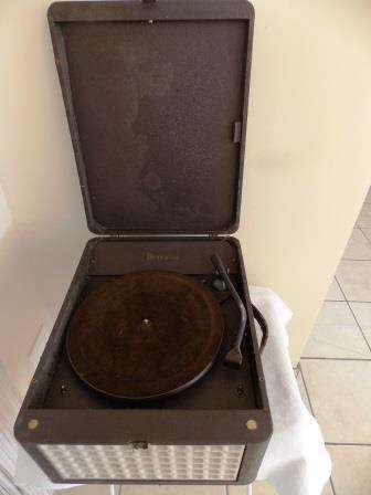 DECCA DECCALIAN 78" RECORD PLAYER WITH LID