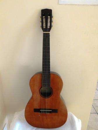 T GIANNINI TROVADOR ACOUSTIC NYLON 6 STRING GUITAR IN LEATHER BAG