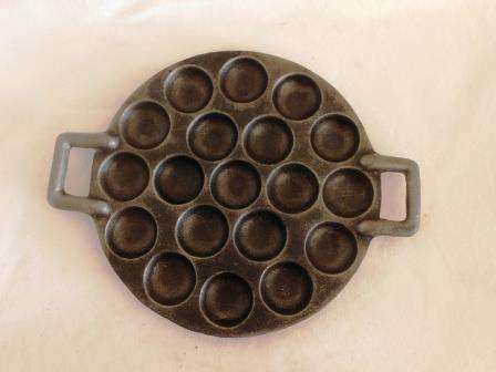 RARE CAST IRON SMALL MUFFINS PAN