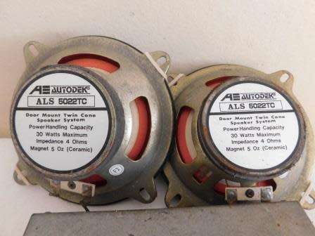 SHARP CAR RADIO WITH 2 PANASONIC SPEAKERS INCLUDED