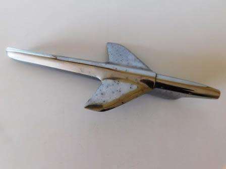 1951 CHEVY FLEETLINE DELUXE ROCKET HOOD ORNAMENT