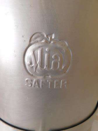 MIA SAFTER STEAM JUICE EXTRACTOR