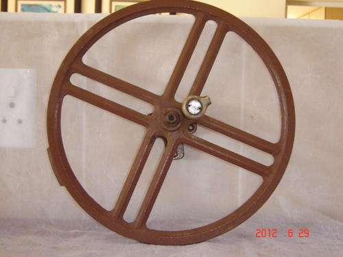VINTAGE TREADLE WHEEL (POSSIBLY SINGER SEWING MACHINE)