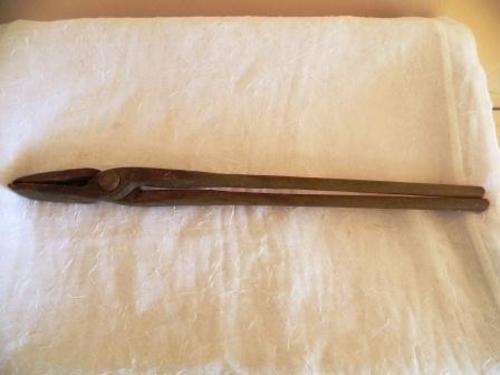 VINTAGE BLACK SMITH TONG