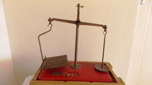 VINTAGE POST OFFICE LETTER SCALE TO WEIGH 8oz IN ORIGINAL BOX