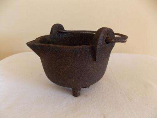 CAST IRON LEAD MELTING POT