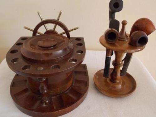 SOLID WOODEN PIPE AND TOBACCO STAND WITH 4 PIPES INCLUDED AS WELL AS AN EXTRA PIPE STAND