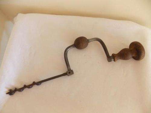 VINTAGE CARPENTER'S HAND DRILL