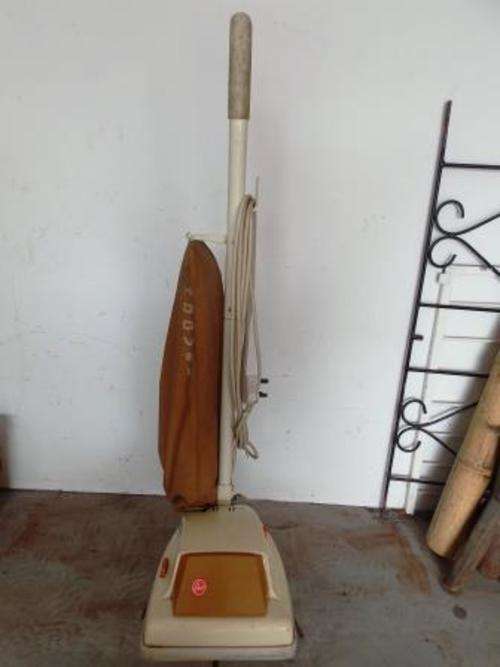 HOOVER VACUME CLEANER