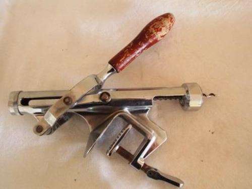 TABLE MOUNTED WINE BOTTLE OPENER