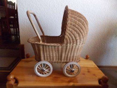 BEAUTIFUL WICKER DOLL PRAM WITH MATRASS