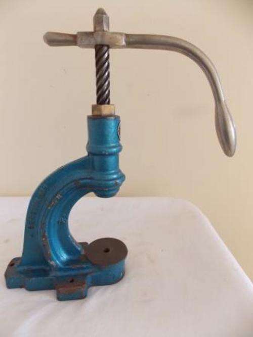 ENGINE BENCH BUTTON PRESS - THE LITTLE MARVEL