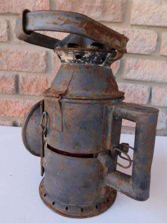 SA RAILWAYS LAMP WITH GREEN AND RED LENSES - RED LENS CRACKED