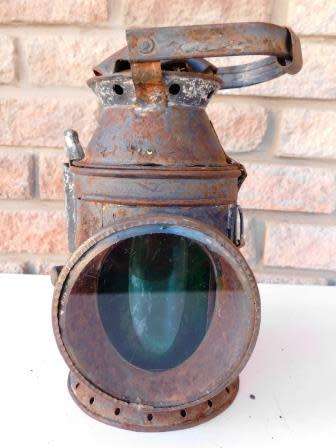 SA RAILWAYS LAMP WITH GREEN AND RED LENSES - RED LENS CRACKED