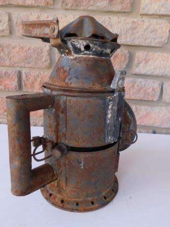 SA RAILWAYS LAMP WITH GREEN AND RED LENSES - RED LENS CRACKED