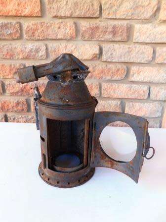 SA RAILWAYS LAMP WITH GREEN AND RED LENSES - RED LENS CRACKED