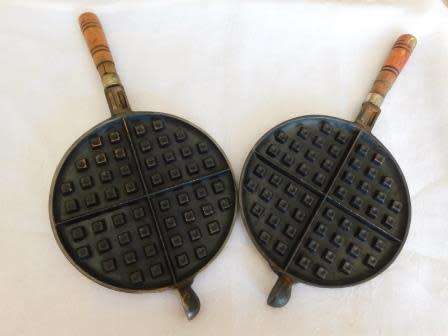 CAST IRON  WAFFLE MAKER