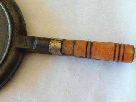 CAST IRON  WAFFLE MAKER