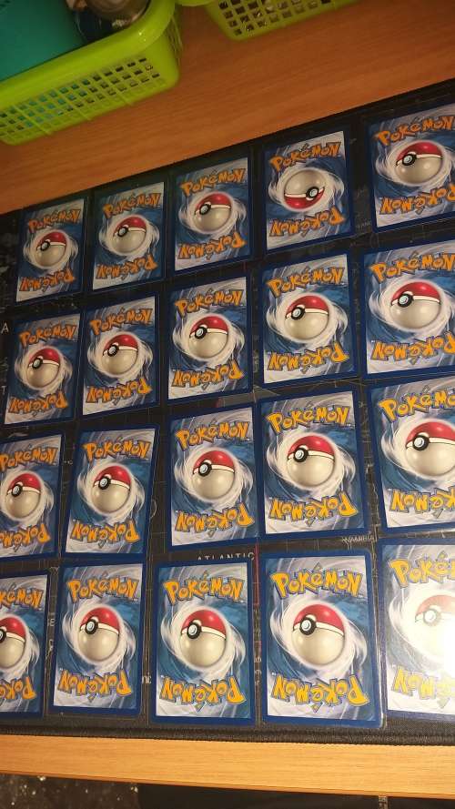 50 Card pokemon bundles **10 x Holos guaranteed**