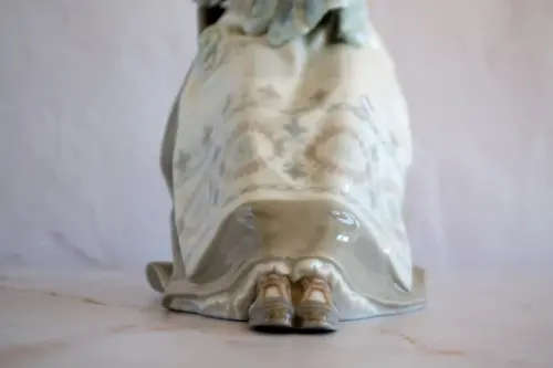 Retired Lladro `Embroidery Lady`