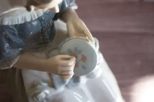 Retired Lladro `Embroidery Lady`