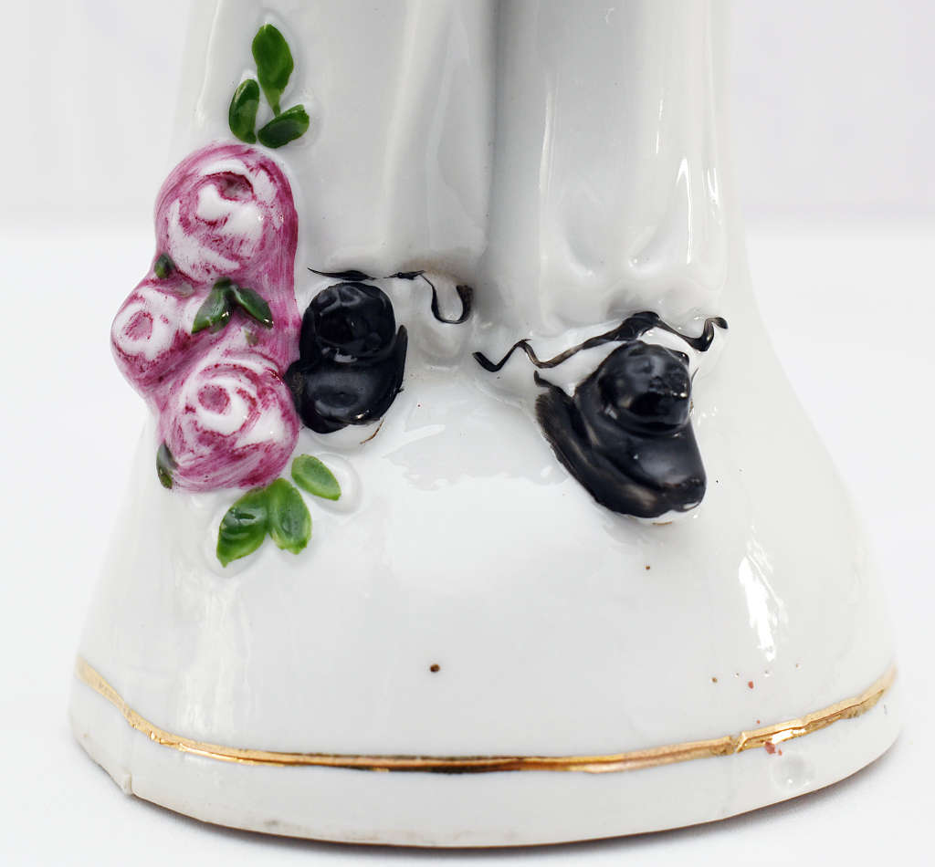 30s romantic Pierrot figurine holding a mandolin